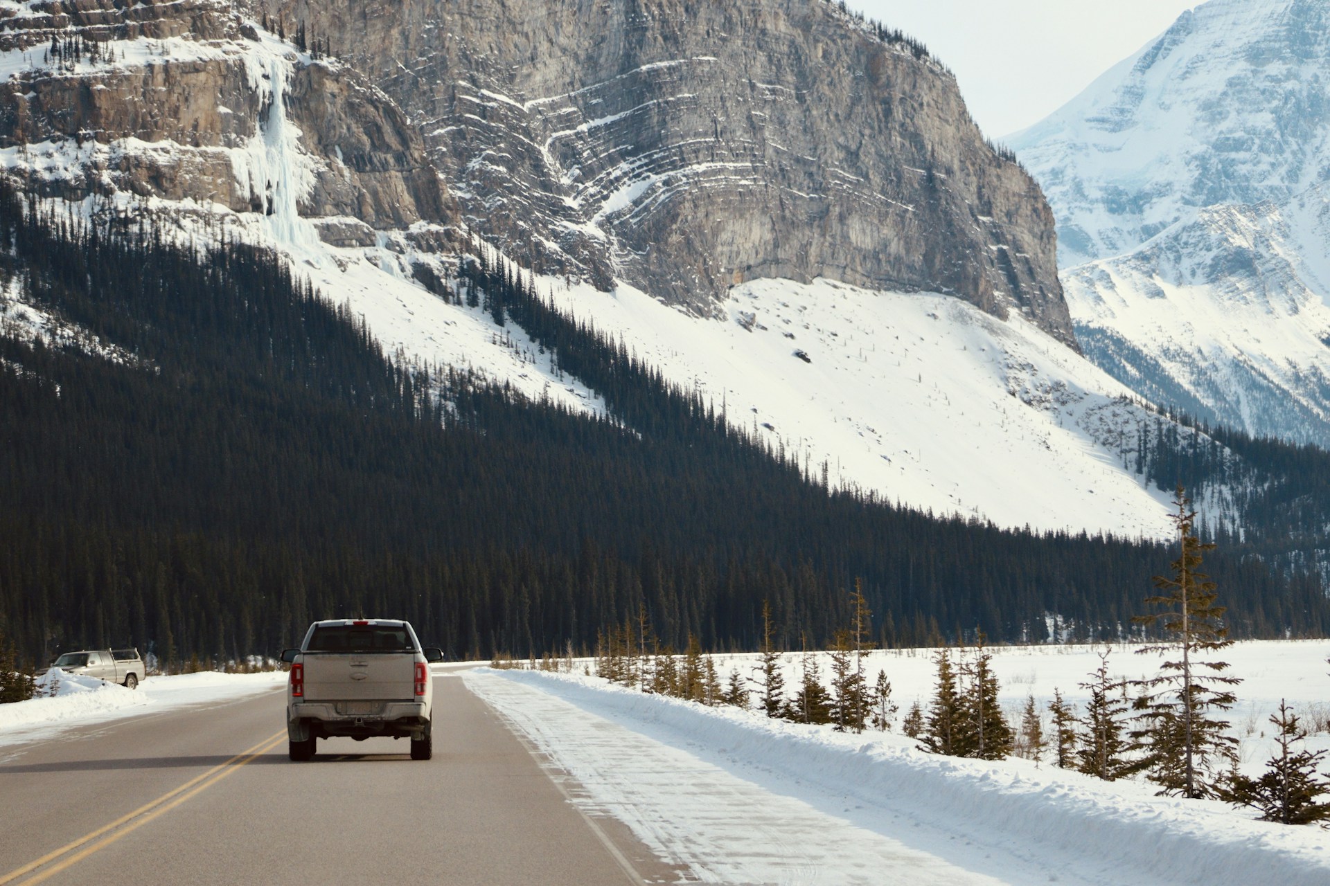 Driving the Icefields Parkway in Winter: A Day Trip From Banff